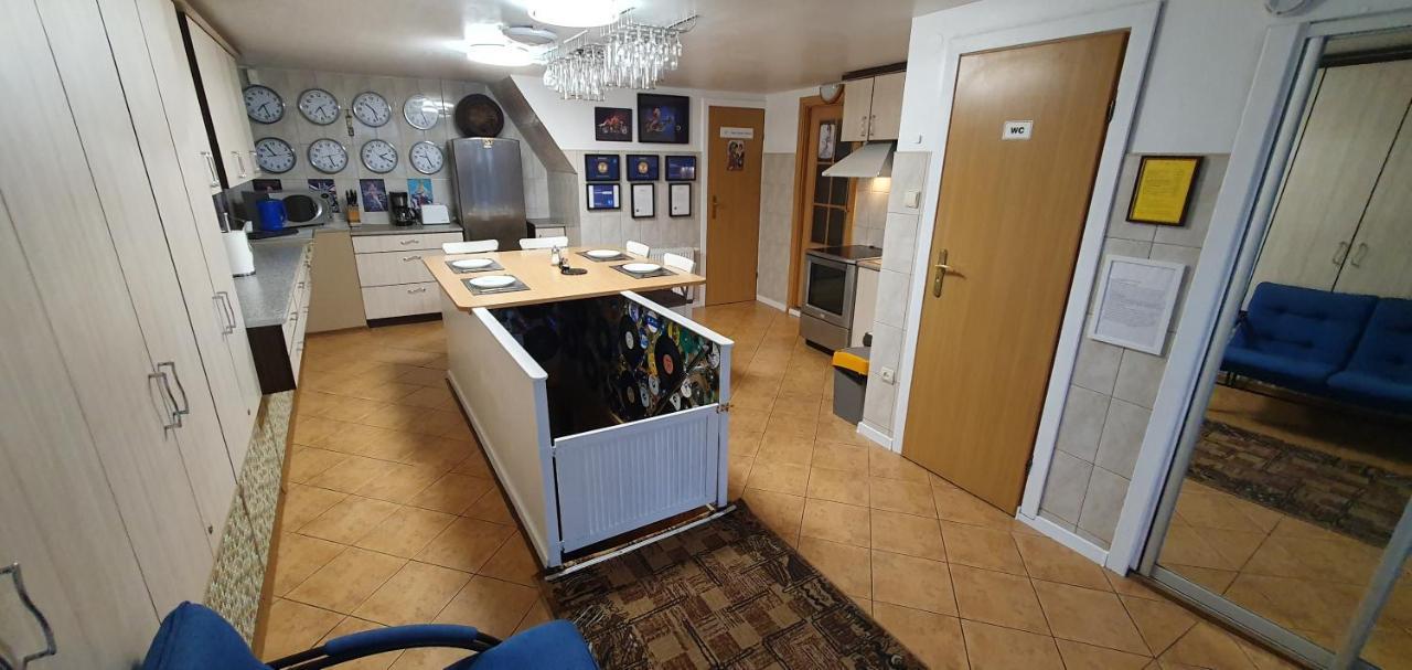Aparthotel 4 ,, Cosy House Billiard " - Sauna & Parking Kaunas Luaran gambar