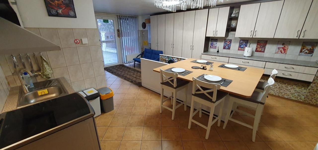 Aparthotel 4 ,, Cosy House Billiard " - Sauna & Parking Kaunas Luaran gambar